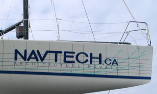 Transistor design : conception design graphique, Équipe de voile Navtech.ca , Habillage du bateau pour l'équipe de voile Navtech.ca 