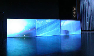 Transistor design : conception vidéo, Musée de la Civilisation , Vidéo et trame sonore «Bleu» pour l'exposition «Infiniment Bleu» au Musée de la Civilisation (2003-2004)
